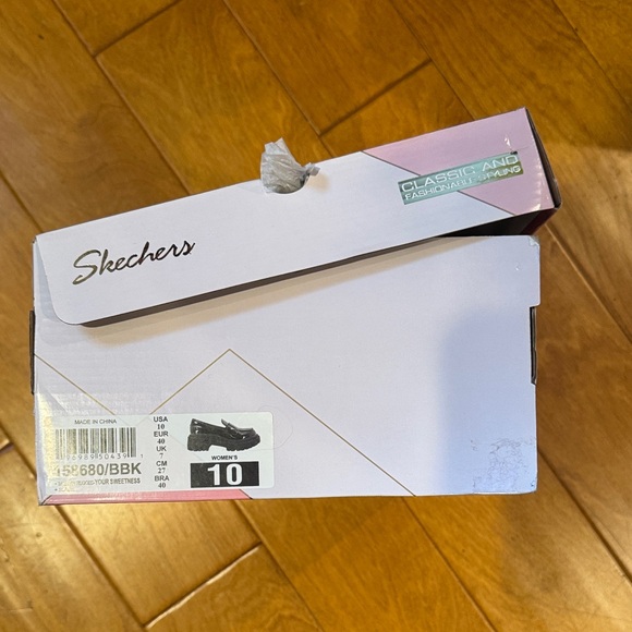 NIB Women’s Sketchers Black Loafers - Picture 2 of 3